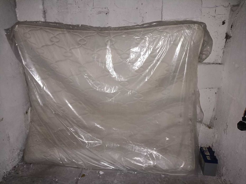 Матрас двоспальний вживаний