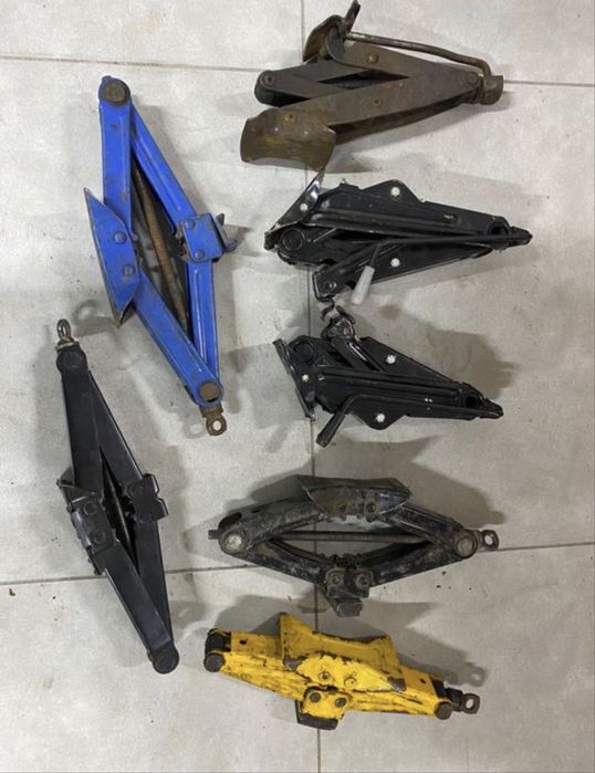 Домкрат универсальный.