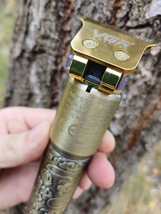 Тример для бороди та вусів з Led-дисплеєм VGR 073 трімер голови метал