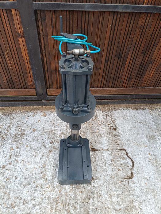 prasa pneumatyczna wykrojnik numerator znacznk wytłaczarka tokarka