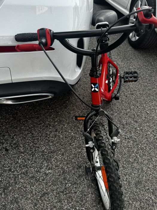Bicicleta de crianca em exelente eatado