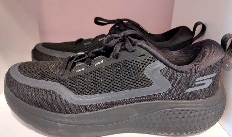 Czarne buty Sketchers do biegania-42