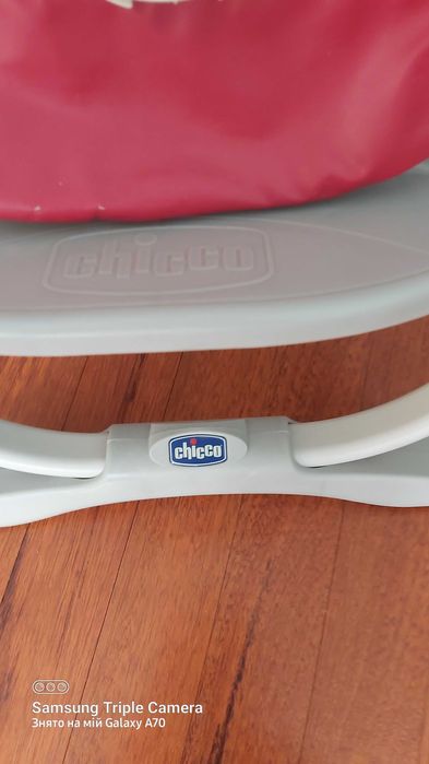 Дитяче ліжечко з матрацом, крісло для годування