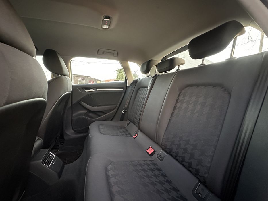 Audi A3 1.6 TDi ‘ Sportback ‘  GARANTIA !  / Nacional