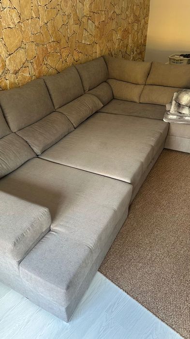 Sofá com chaise long e cama