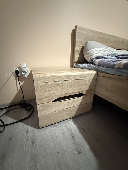 Меблі в спальню ліжко , 2 тумби , шафа , камод