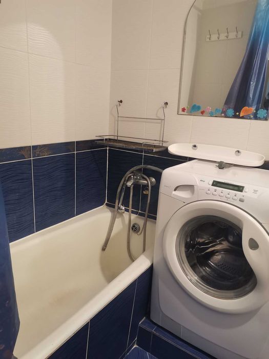 М."Лівобережна"-15 хвилин автобусом. Оренда 3-х кімнатної квартири.