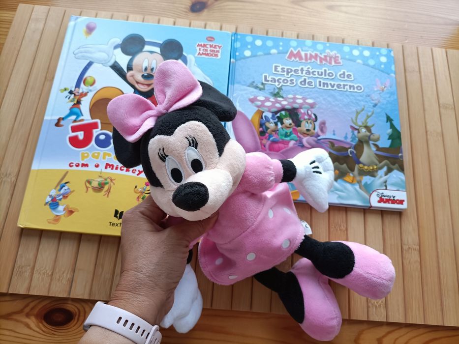 2 livros + peluche Minnie