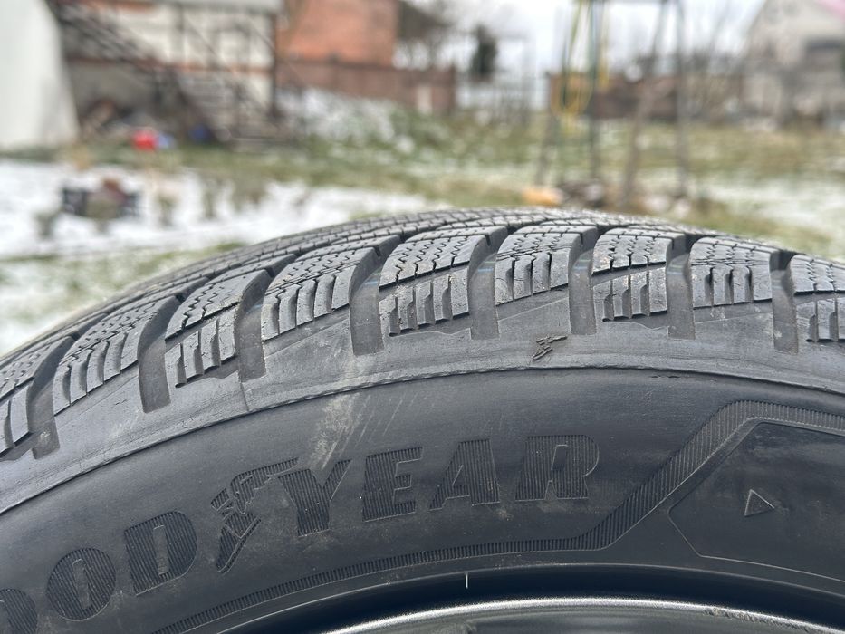 Резина GoodYear 245/45/18. 100V 2023 рік Зимова Стан нової Ultra Grip