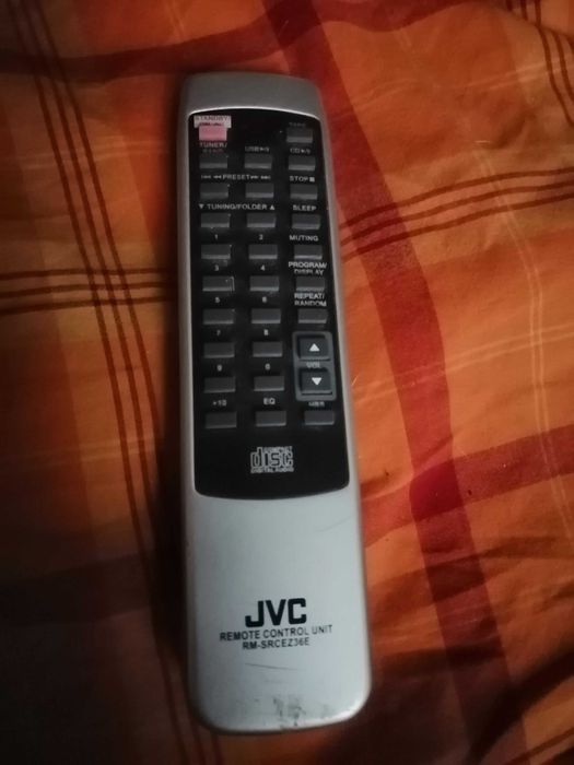 Oryginalny pilot do sprzętu audio firmy JVC; RM-SRCEZ36E