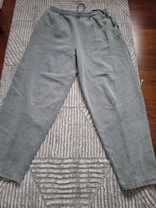 Pull&Bear – Joggersy z szerokimi nogawkami, w spranym kolorze szarym S