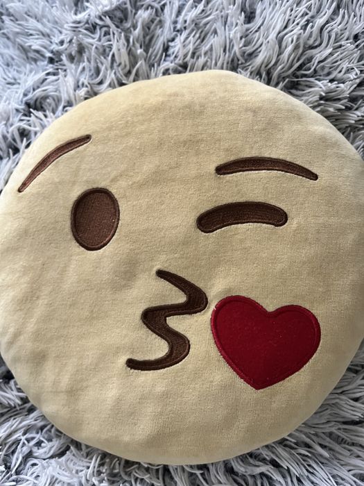 Poduszka emotka emoji buziak serce