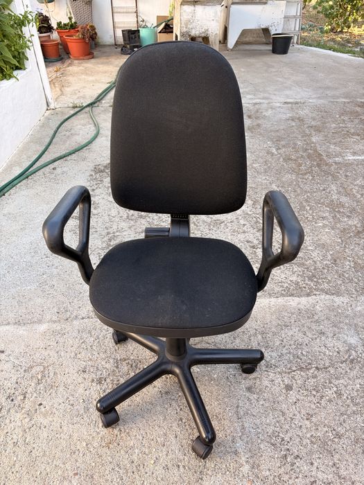 Cadeira de Escritório Ergonómica Preta com Rodas