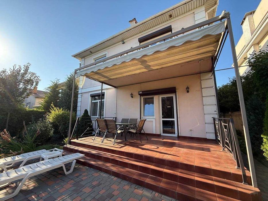 Продам дом с бассейном у моря в Совиньоне | 200 м², участок 5,6 соток.