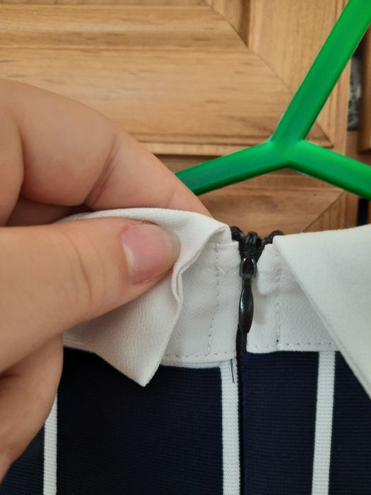 Sukienka z kołnieżykiem w kratę