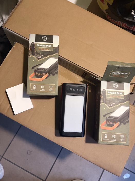 Power bank  30000 mAh wild trek z latarka