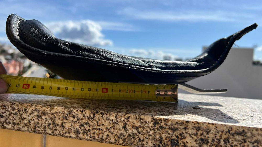 Banco Harley “seat on frame”