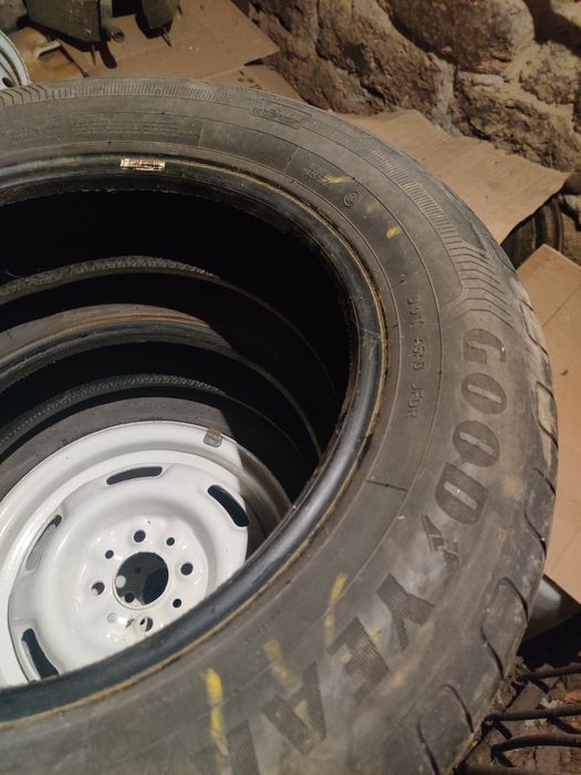 Продам шини goodyear 185 65 R15