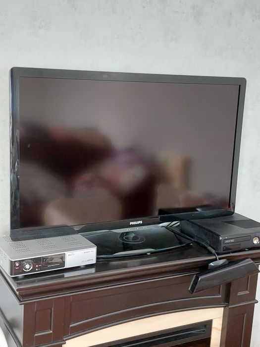 Телевізор Phillips 40PFL5606H/58 екран 40 дюймів (102см)