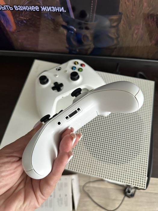 Ігрова приставка XBOX One S 1tb + 2 геймпади