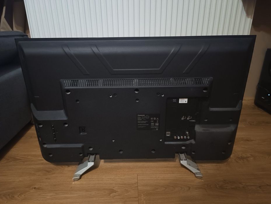 Telewizor Panasonic z uszkodzoną matryca