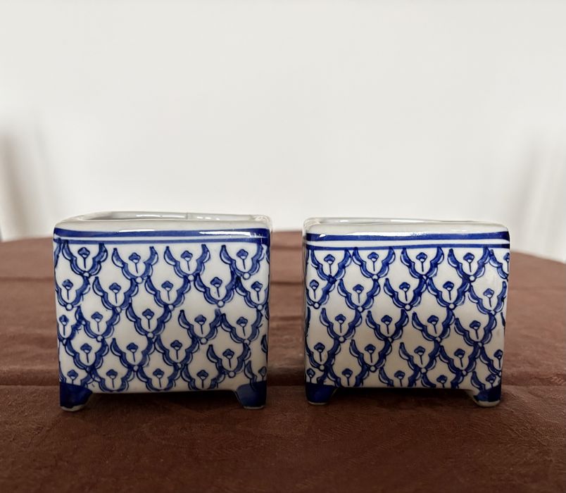 Osłonki ceramiczne biało-niebieskie