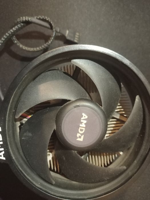 Procesor AMD ryzen 3 3200g + chłodzenie AMD