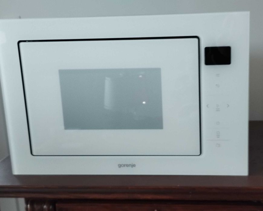 SPRZEDAM kuchenkę mikrofalową, Gorenje BM251SG2WG, do zabudowy, białą, Opole.