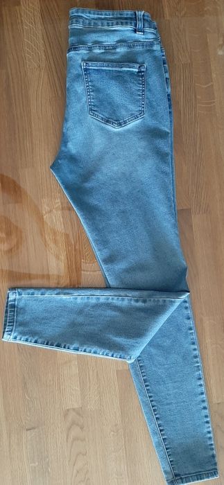 Spodnie jeansy z haftem Tu rozmiar 12R (40)