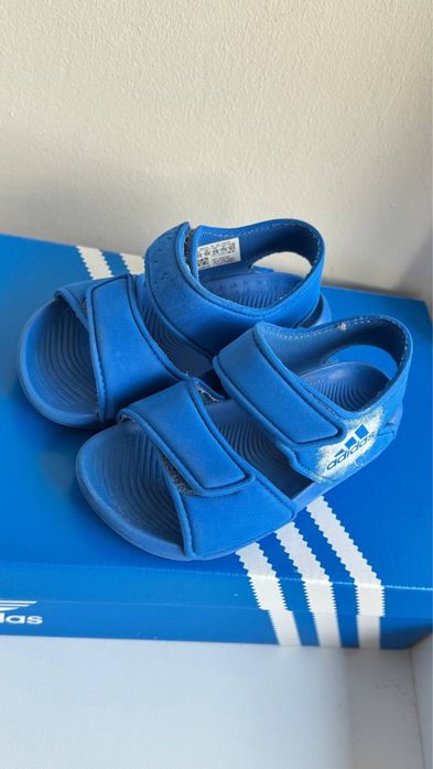 Сандалі від Adidas