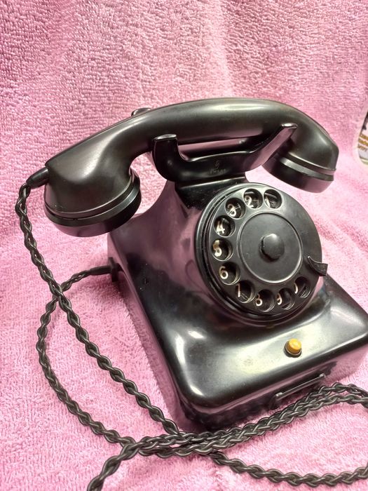 Stary telefon siemens .