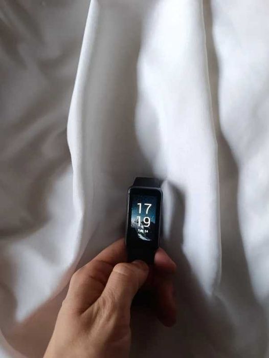 Smartband smartwatch Realme band z urwanym paskiem