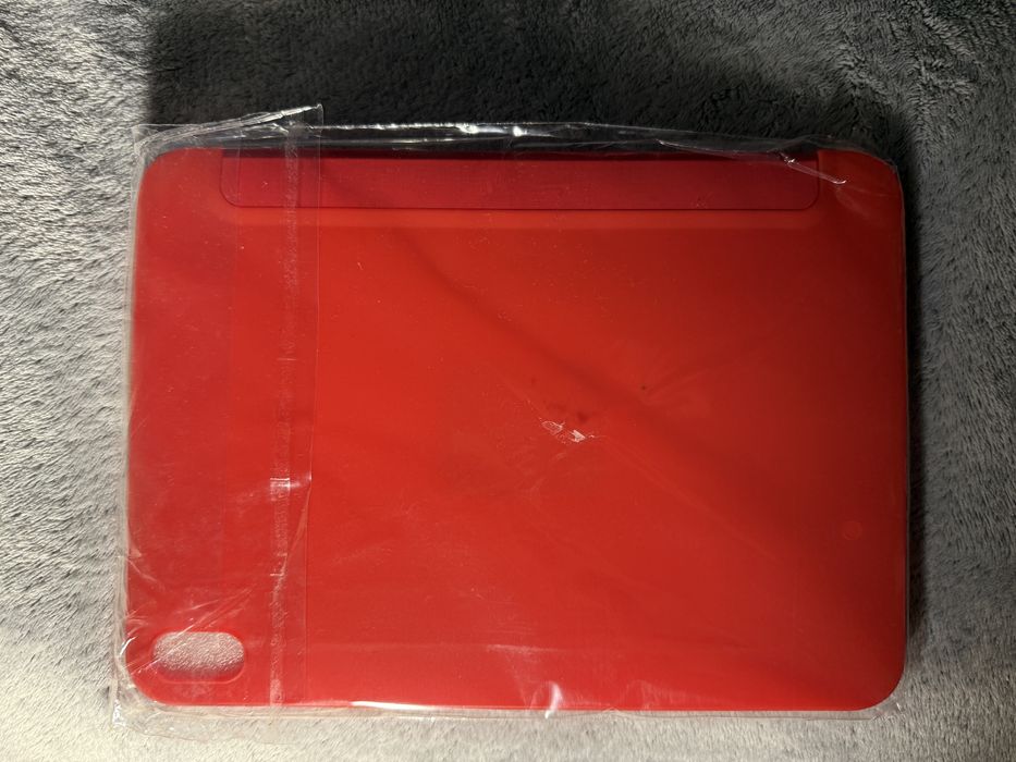 Czerwone etui do tableta ipad 11 gen 2025