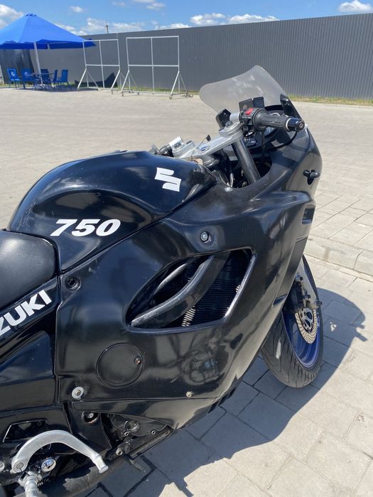 Suzuki katana 750