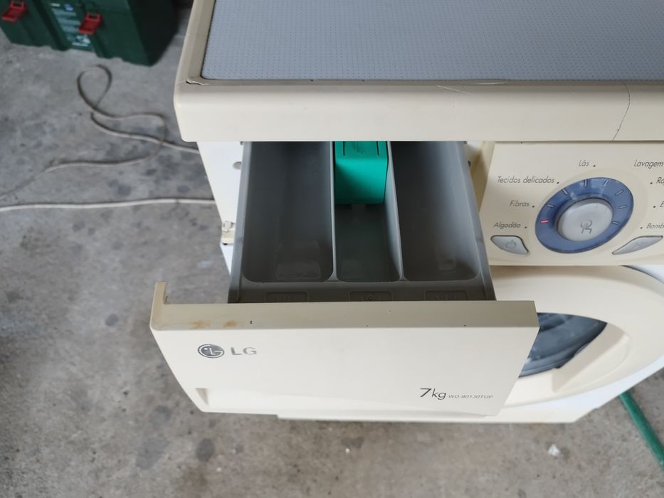 Maquina de lavar roupa LG como nova