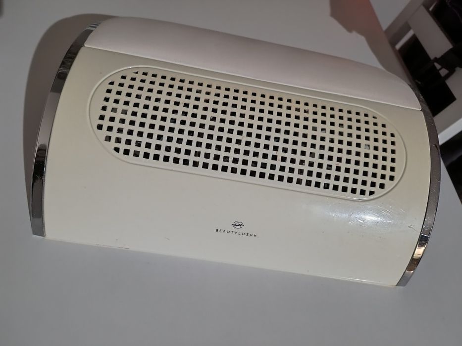 Pochłaniacz pyłu do paznokci