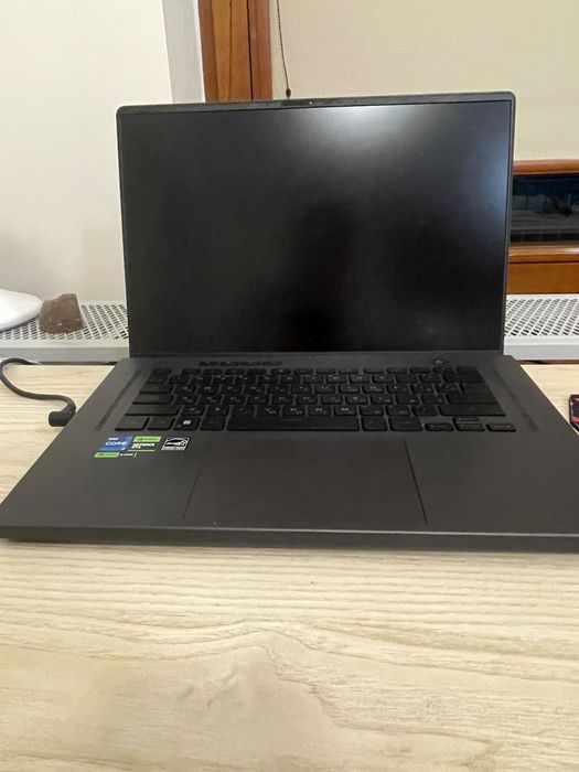 Asus Rog Zephyrus G16 RTX 4060 I7-12700H 1 TB 240hz ekran.