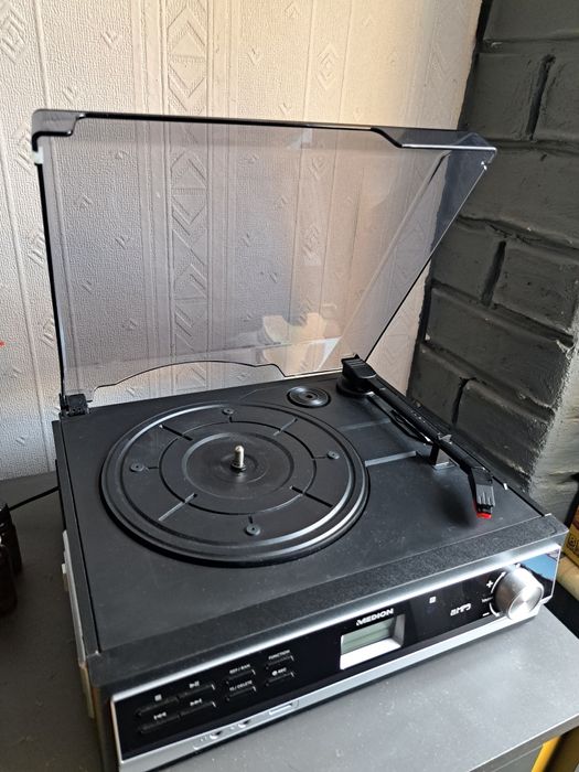 Gramofon marki medion