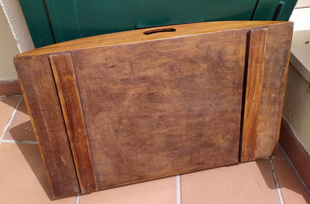 Tabuleiro de madeira de 4 pegas. Boa madeira.