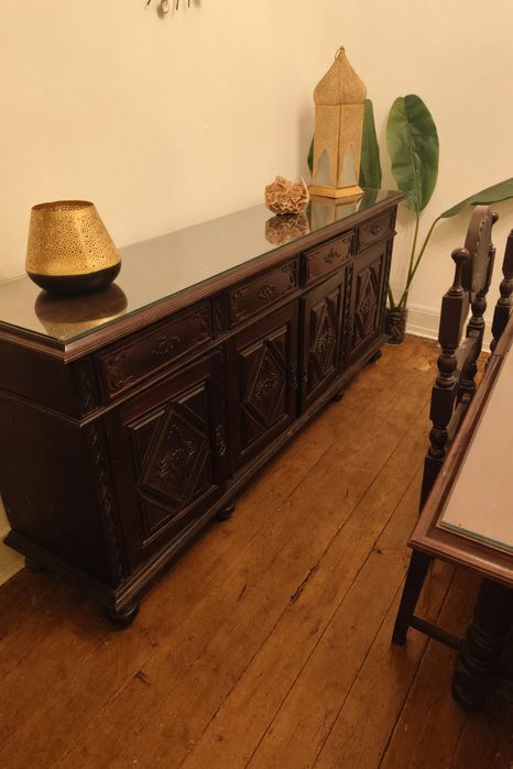 Mesa e Aparador de Madeira