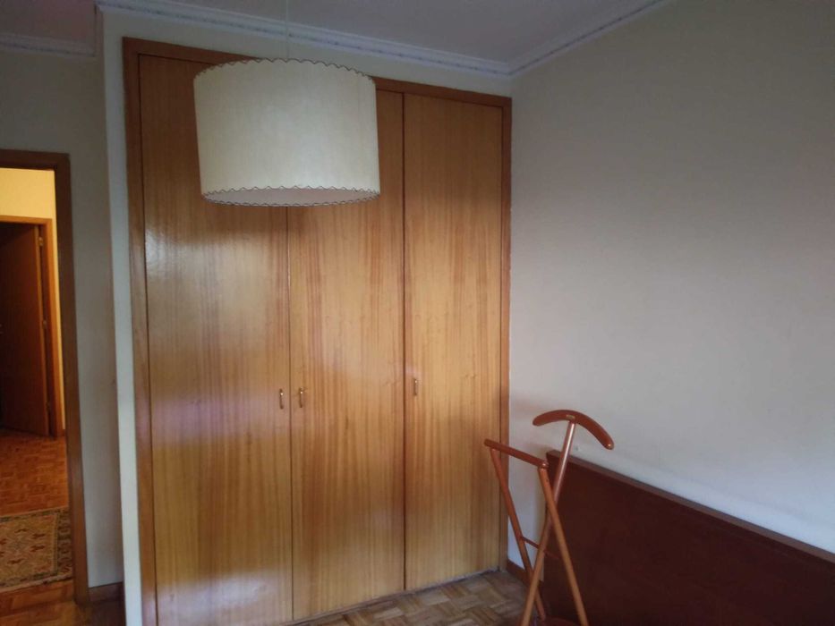 Aluga-se  T2+1.    St Ovídio