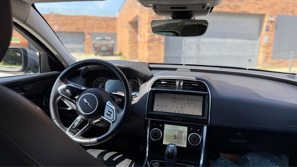 Jaguar XE 2.0 D R-Dynamic S