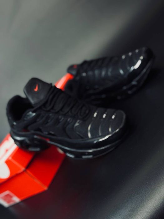 Чёрные красовки мужские / Стильные черные мужские Nike Air max Tn 95 Black / найк аир мах тн 95 / найки теен осень !