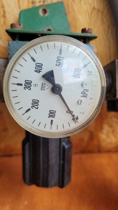 Regulator ciśnienie z naolejaczem