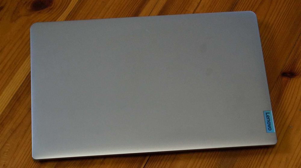 Ноутбук Lenovo 15.6" IPS / AMD Ryzen 3 7320U / RAM 8 ГБ DDR5 / SSD 512 ГБ/ Radeon 610M 2Gb