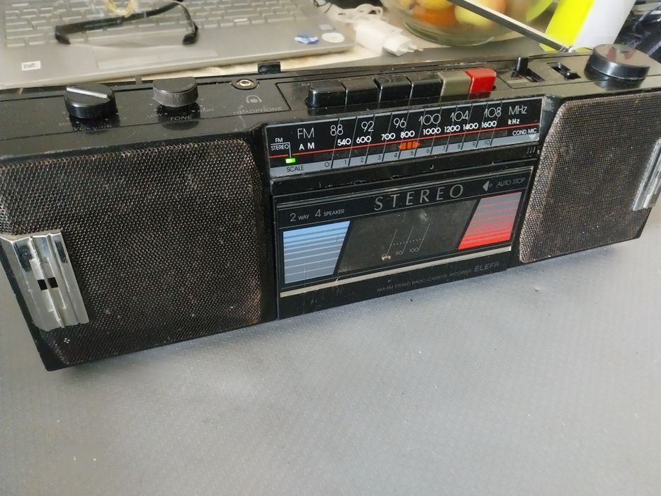 Radio / k7 sterio a pilhas e corrente impecavel