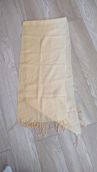 Żółto-biały szalik