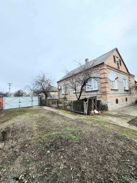 Продам міцний та просторий будинок в районі пивзаводу. Торг!