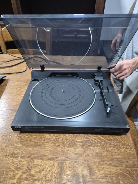 Gira discos AKAi