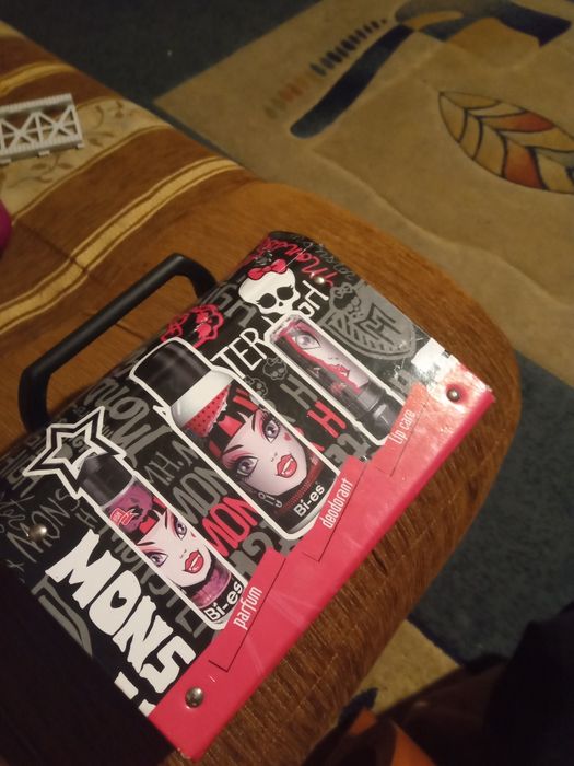 Kuferek monster high